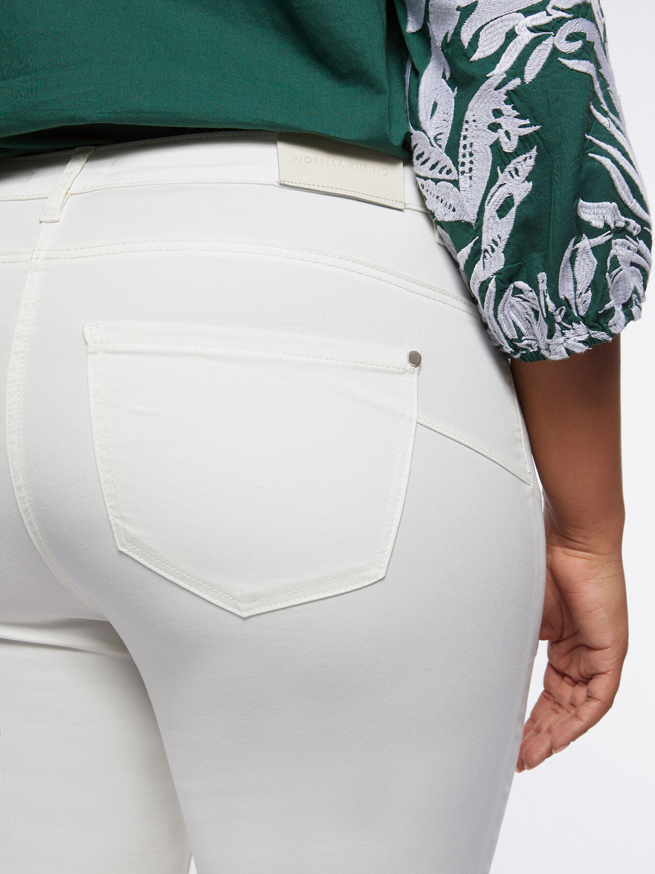 Giada model capri skinny jeans image number 2