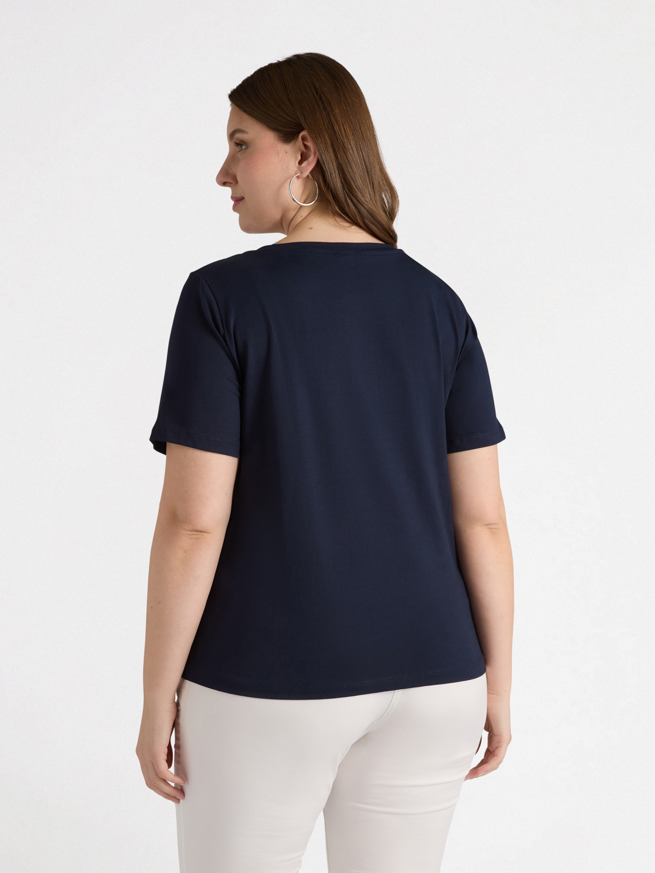 T-shirt con scritta in borchie image number 1