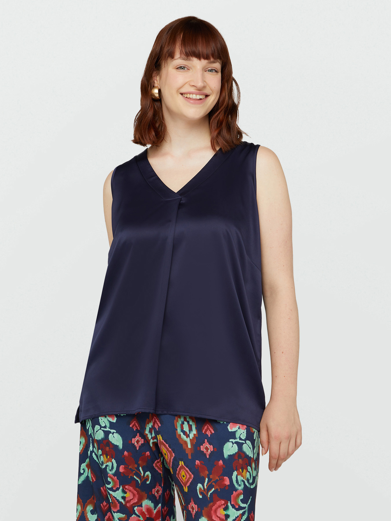 Top with front pleat image number 0