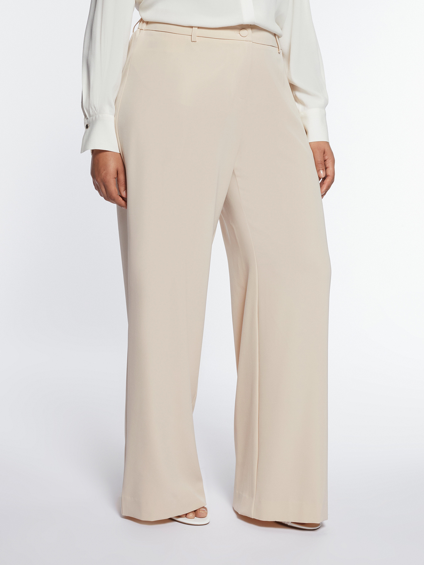 Elegant trousers in flowing fabric image number 0