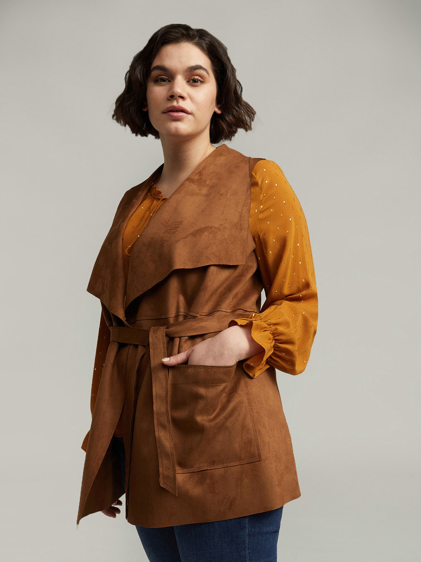 Chaleco efecto ante con cintur&oacute;n image number 0