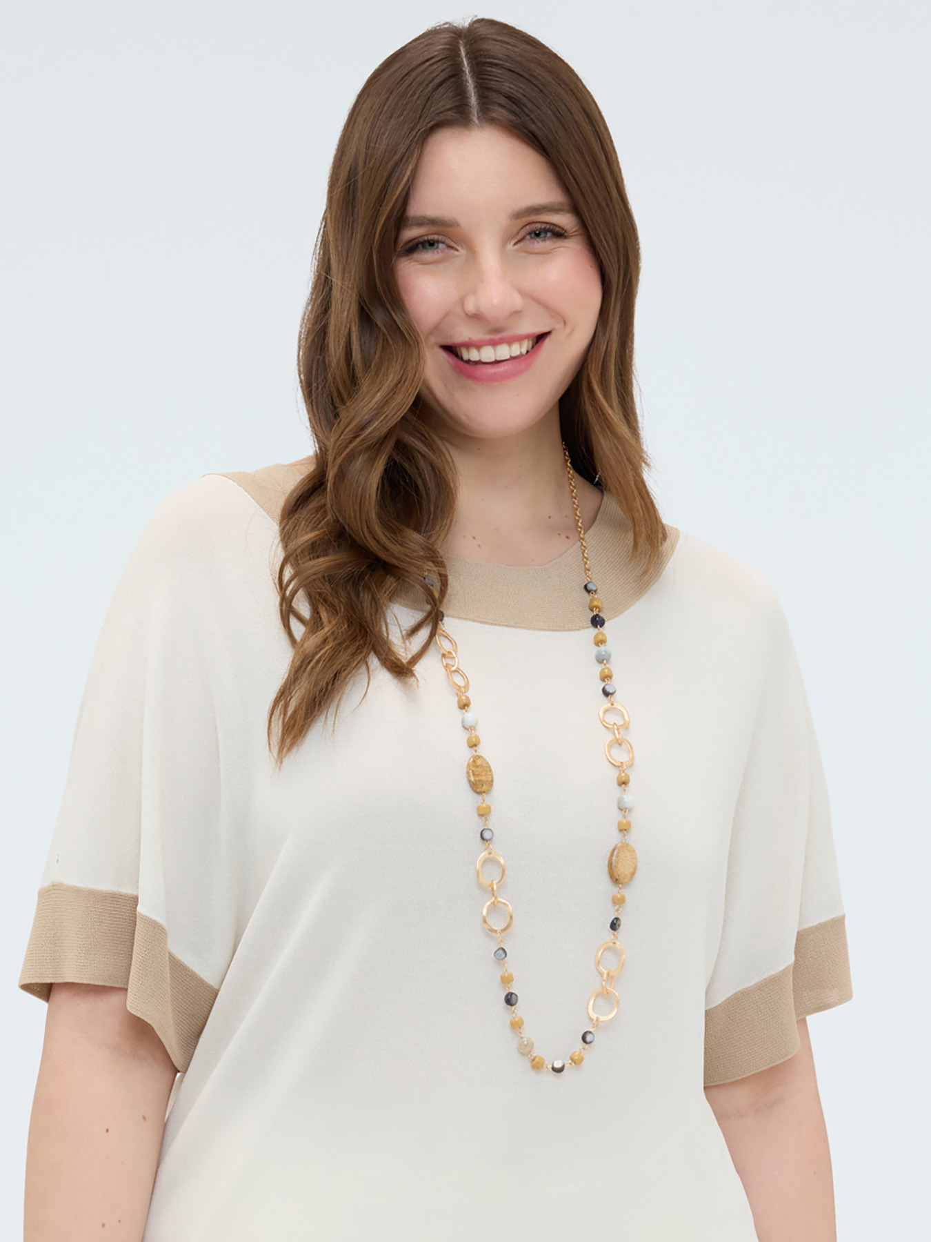 Collier avec perles et breloques image number 0