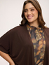 Jersey shoulder wrap with kimono sleeves image number 3