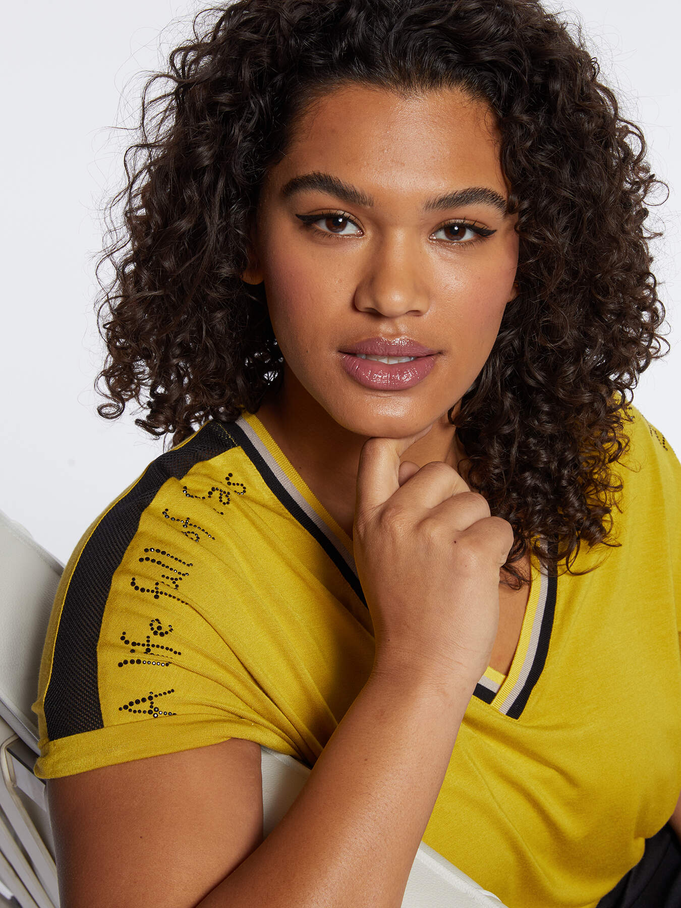 T-shirt with striped details and appliqu&eacute;s image number 2