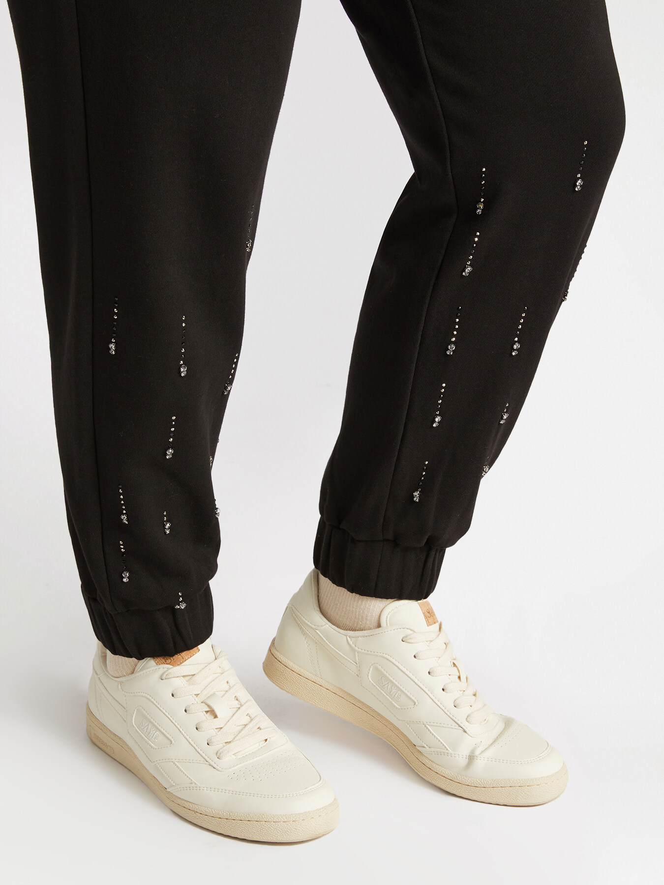 Mit Strasssteinen bestickte Joggers image number 4
