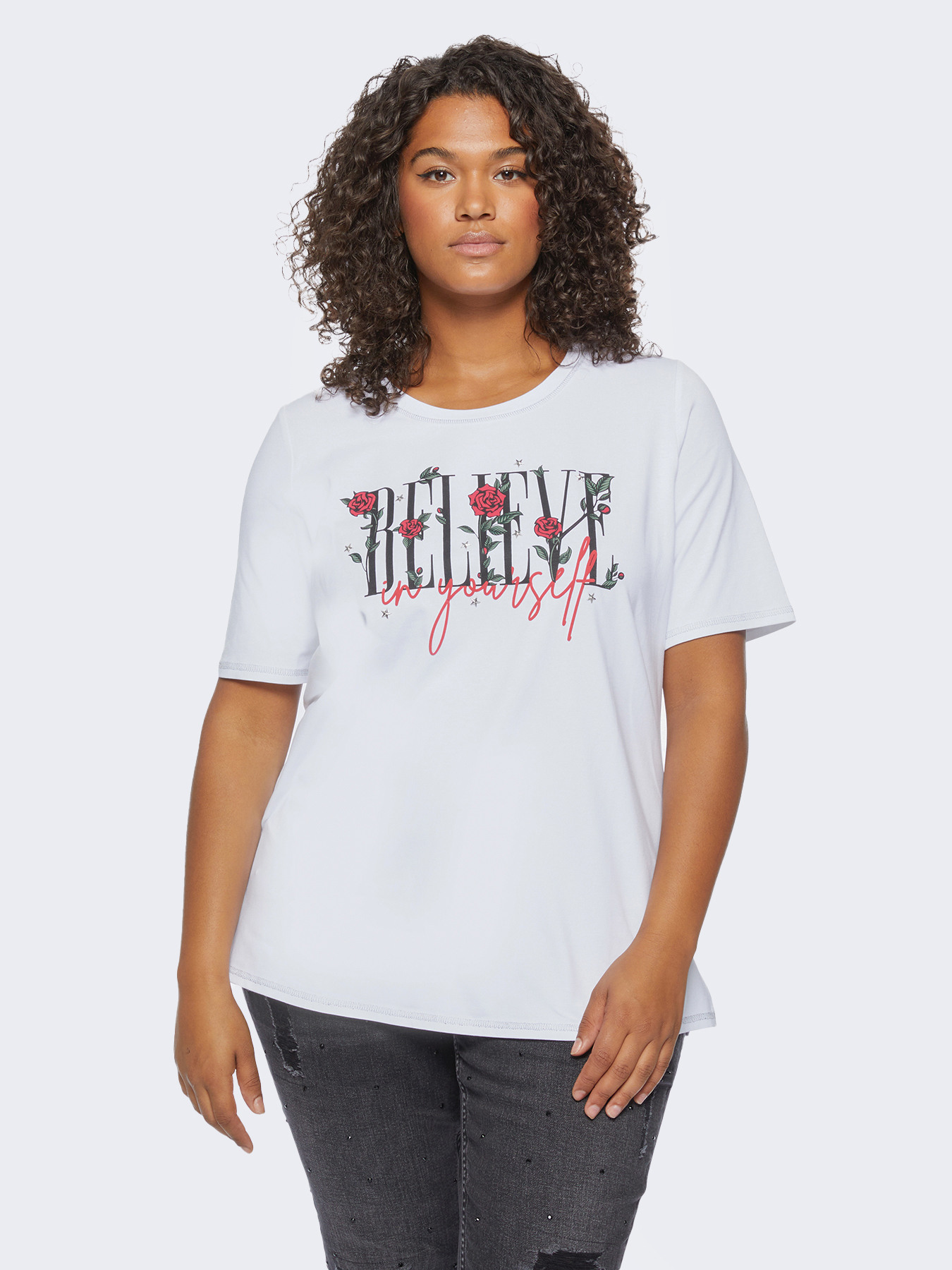 Camiseta con texto y estrellas image number 3