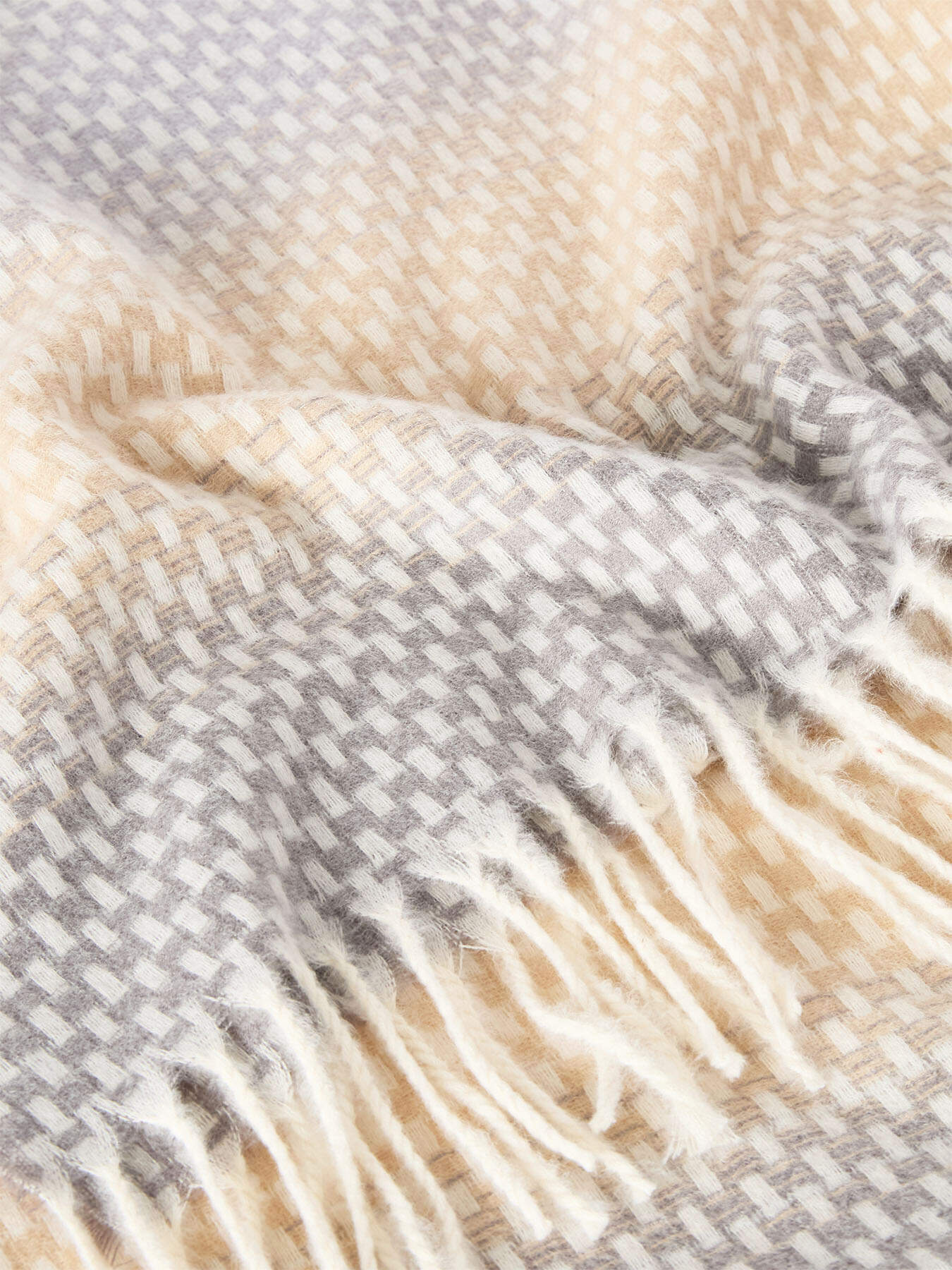 Scarf with fringes image number 2