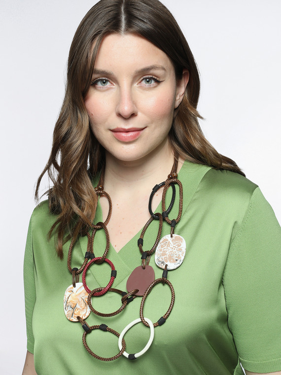 Necklace with maxi rings