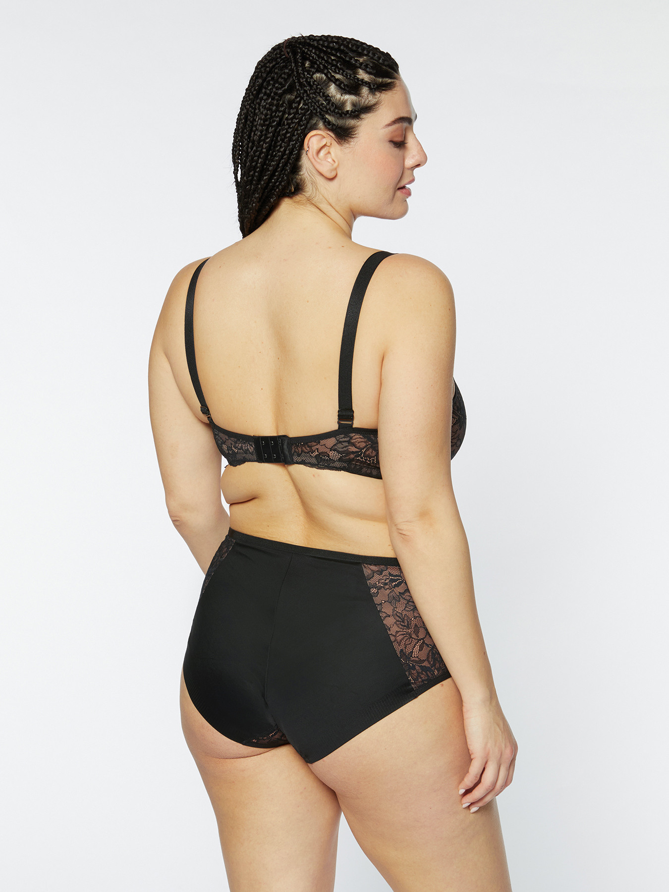 Triumph underwire bra cup size E image number 6