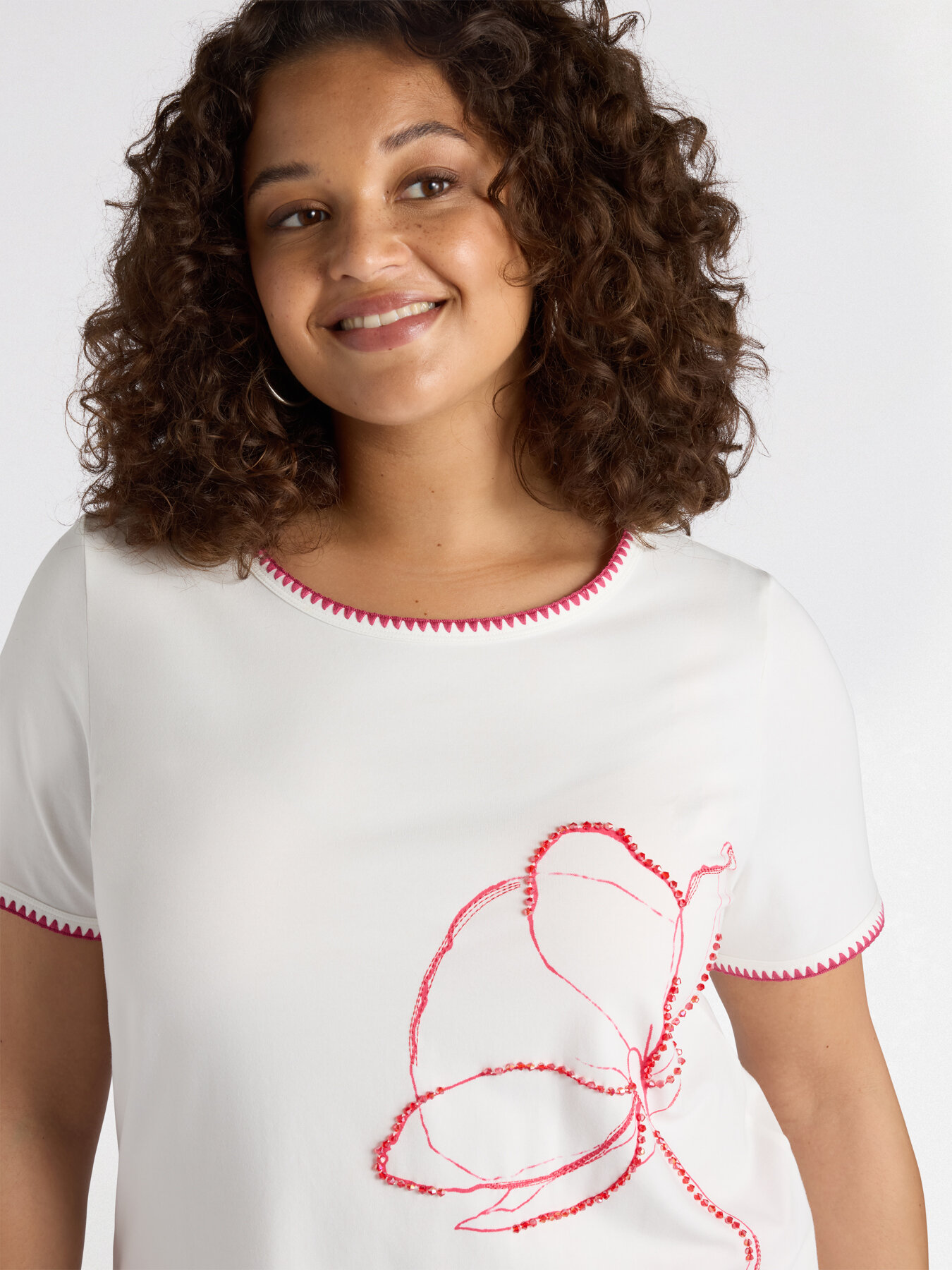 T-shirt avec broderie florale image number 3