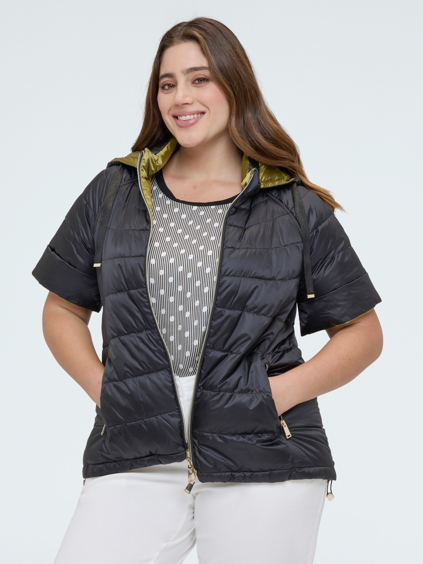 Reversible short-sleeve puffer jacket image number 0