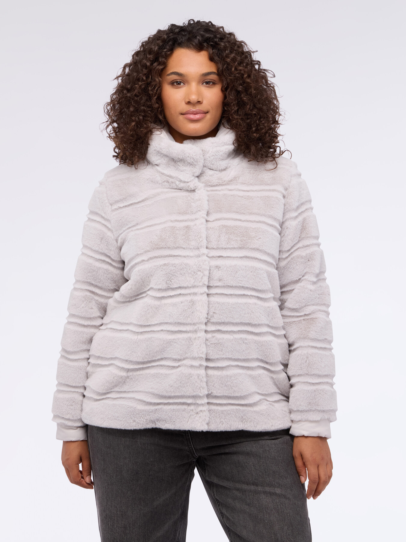 Plüschjacke mit abnehmbarem Latz image number 2