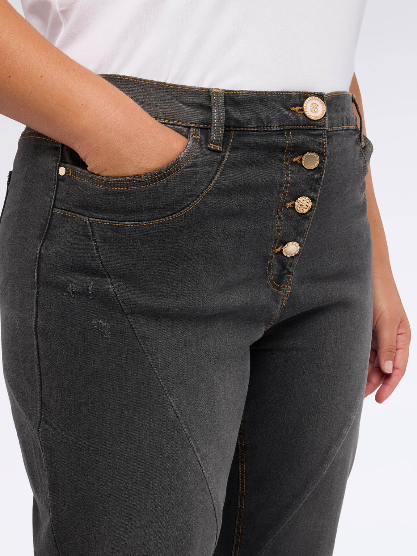 Stone-washed barrel jeans image number 2