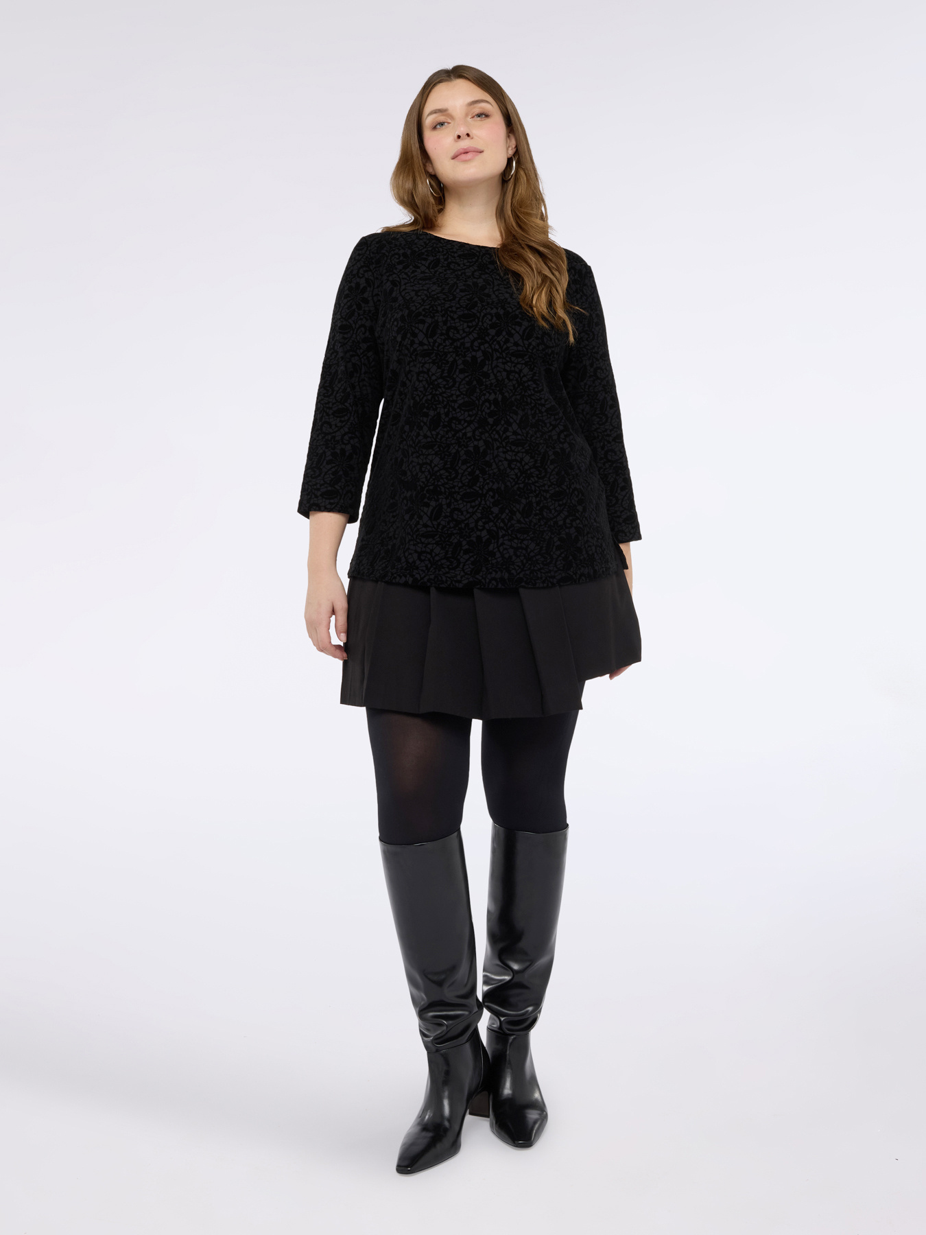 Jersey t-shirt with embossed lace print image number 3