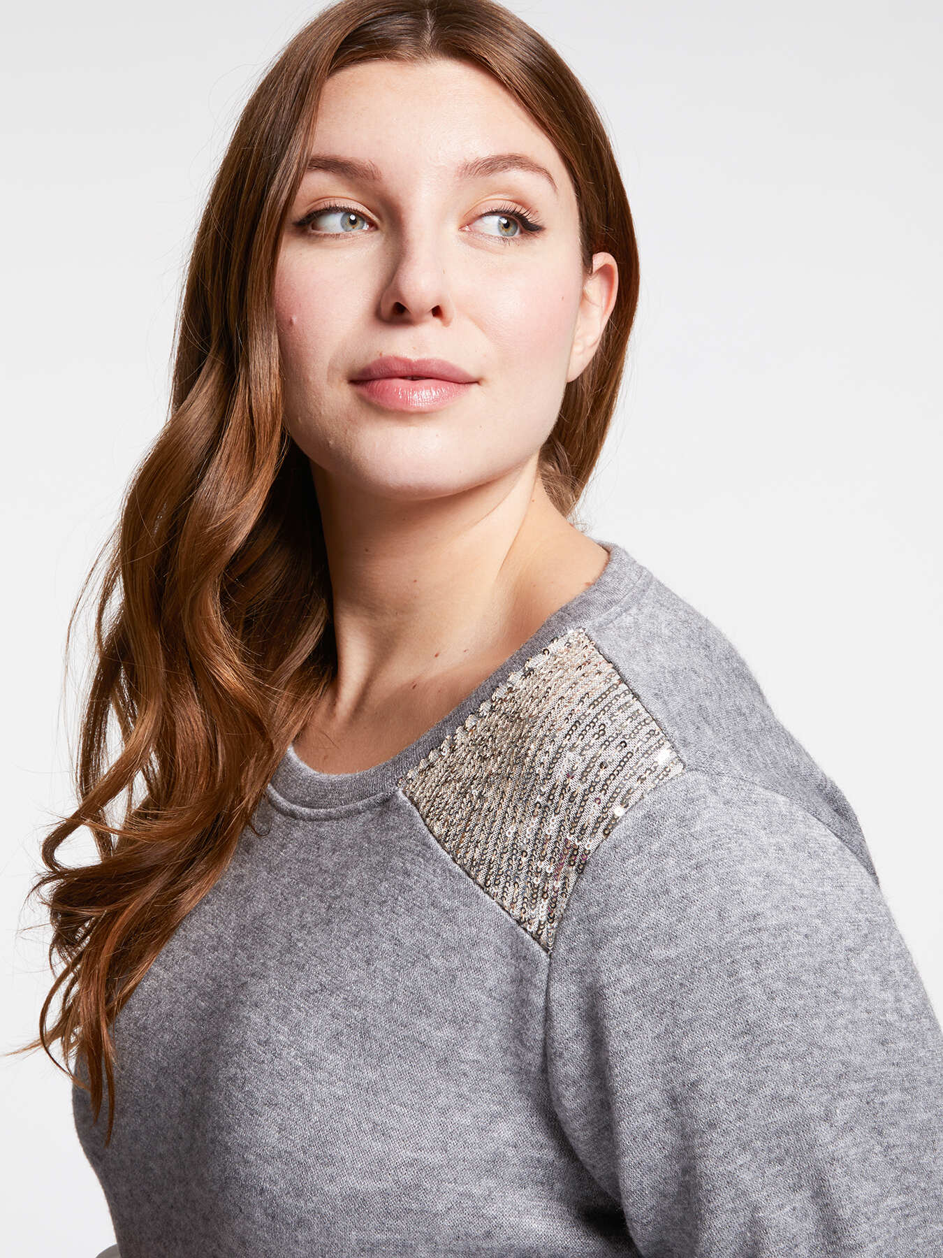 T-shirt con paillettes e inserti bianchi image number 2