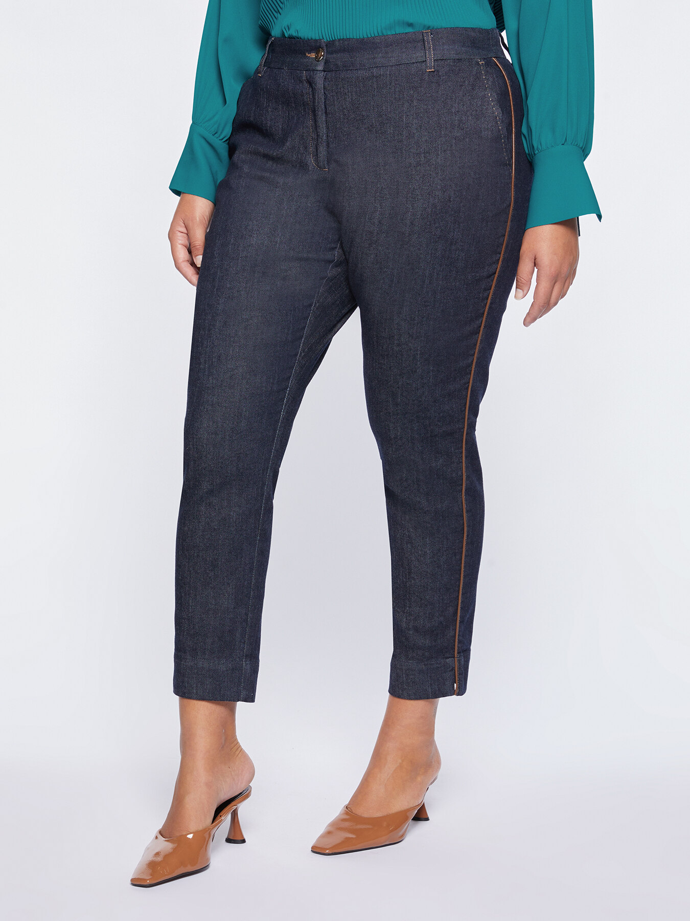 Vaqueros rectos con detalles en contraste image number 0