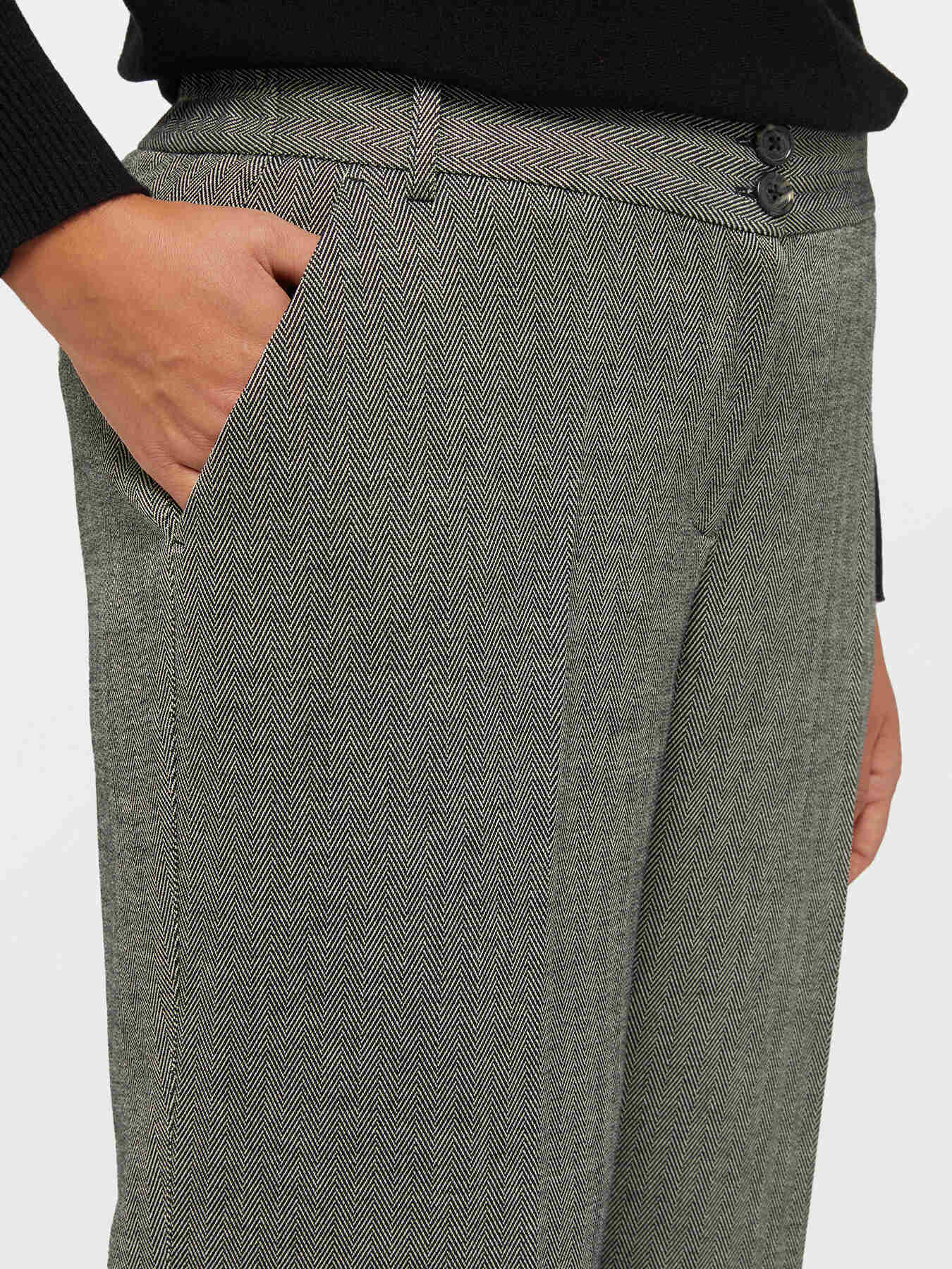 Cropped-Hose im Fischgr&auml;tenmuster image number 3