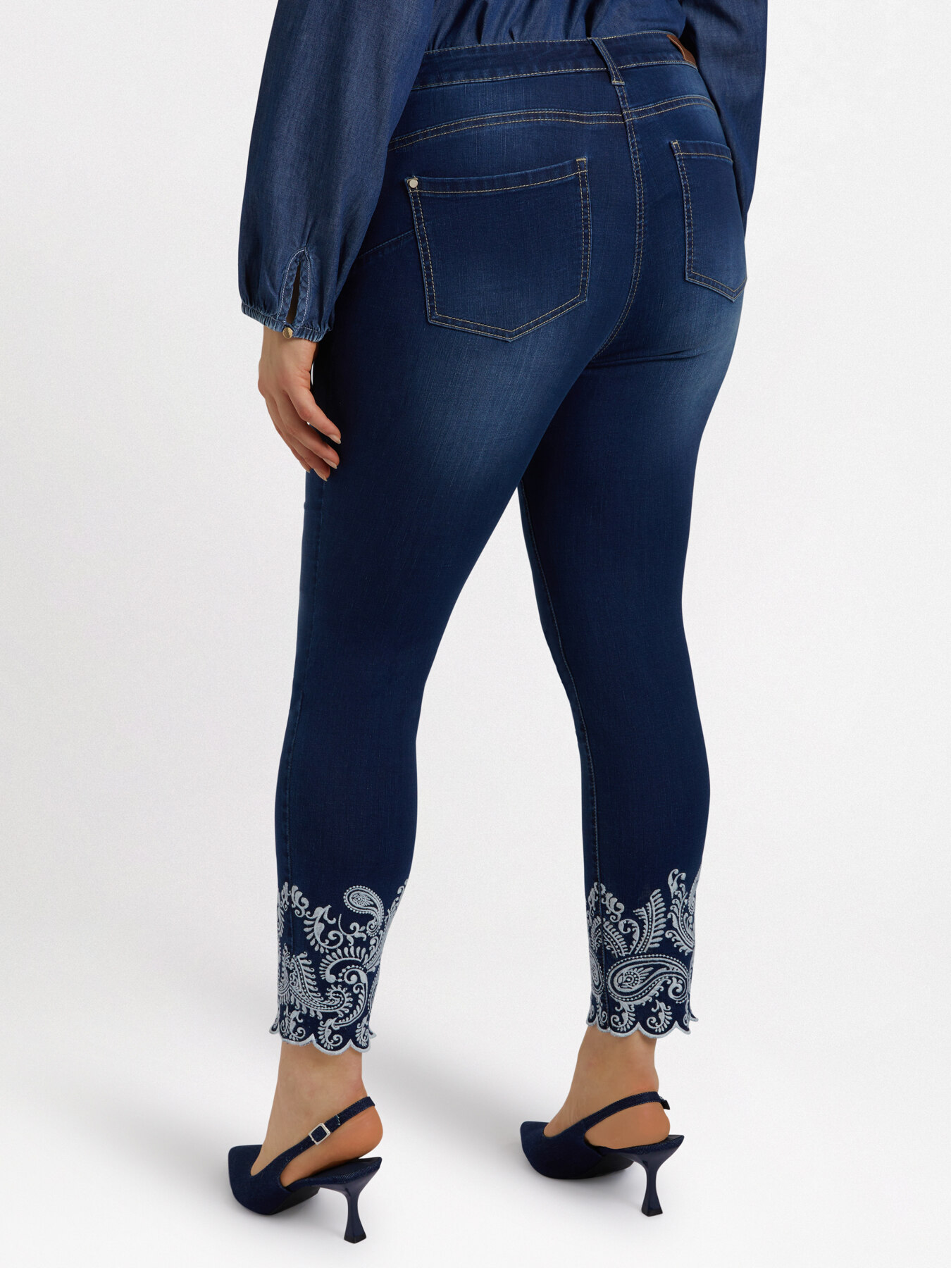 Skinny-Jeans mit Stickerei unten image number 1