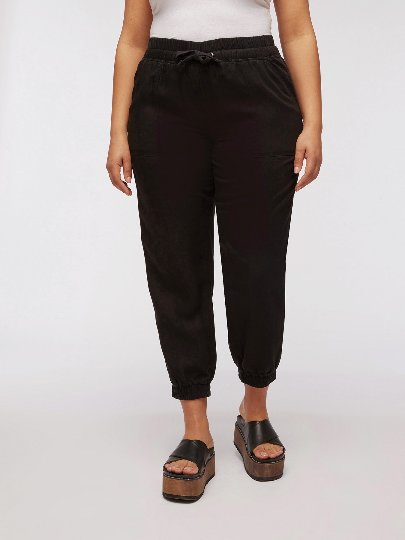 Pantalones joggers con goma en la parte inferior image number 2