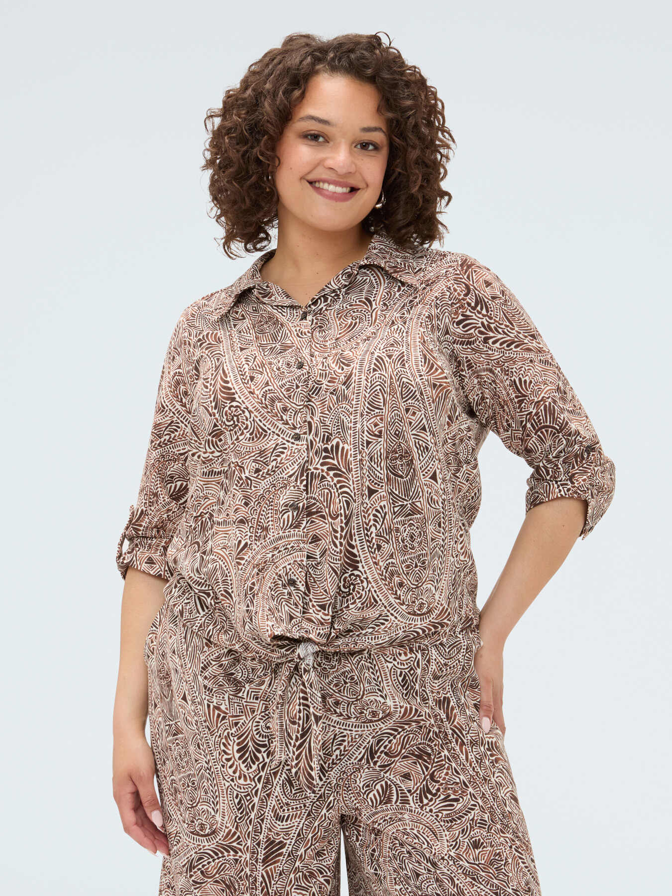 Camisa estampada con nudo image number 0