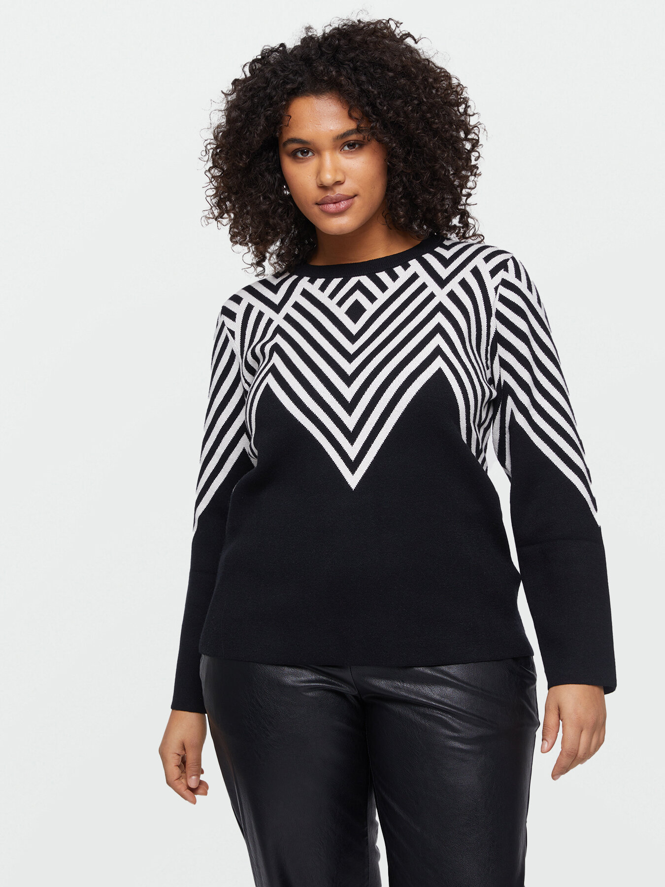 LENZING ECOVERO&trade; viscose chevron sweater image number 3
