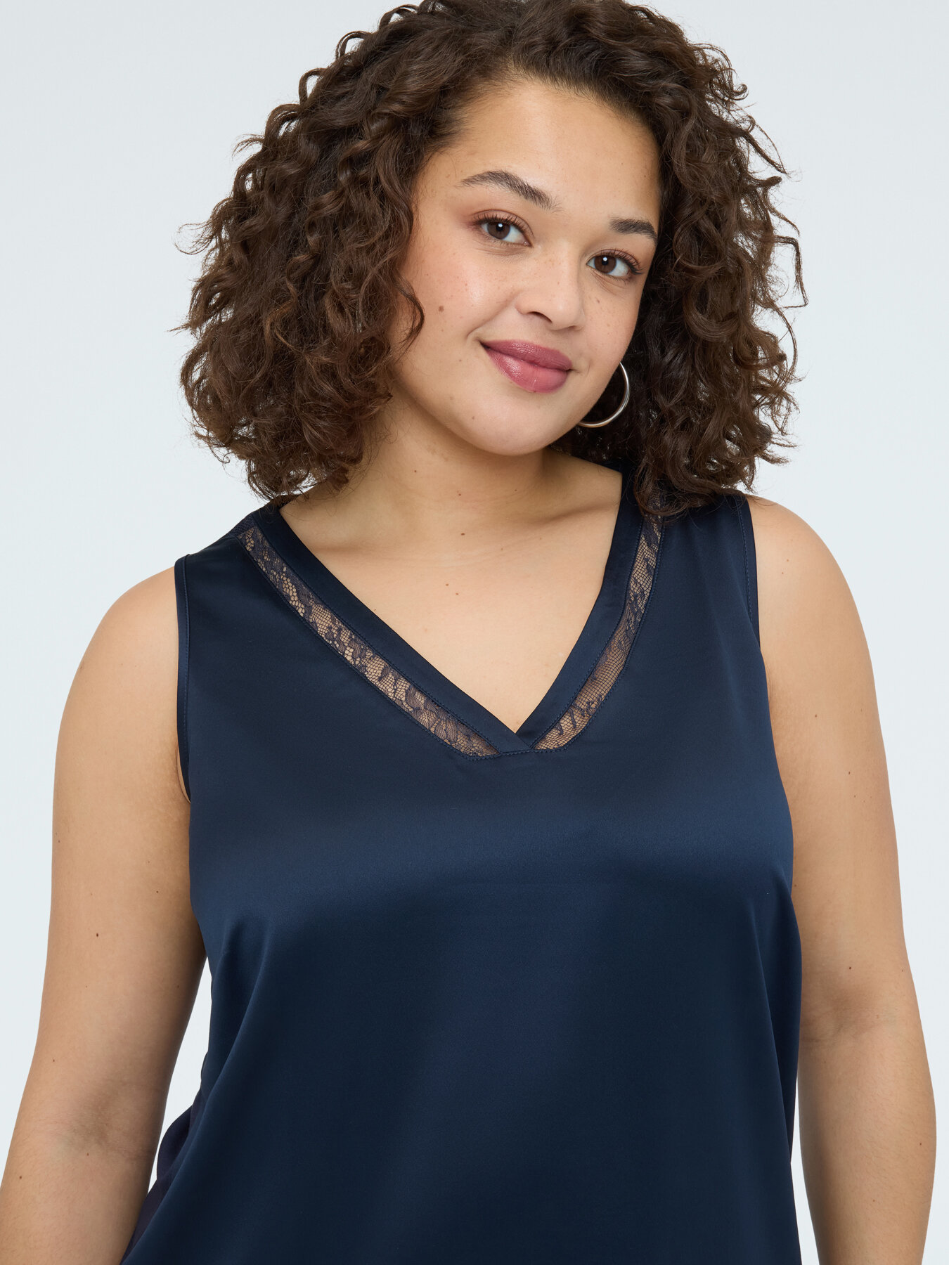 V-neck top with lace detail image number 3