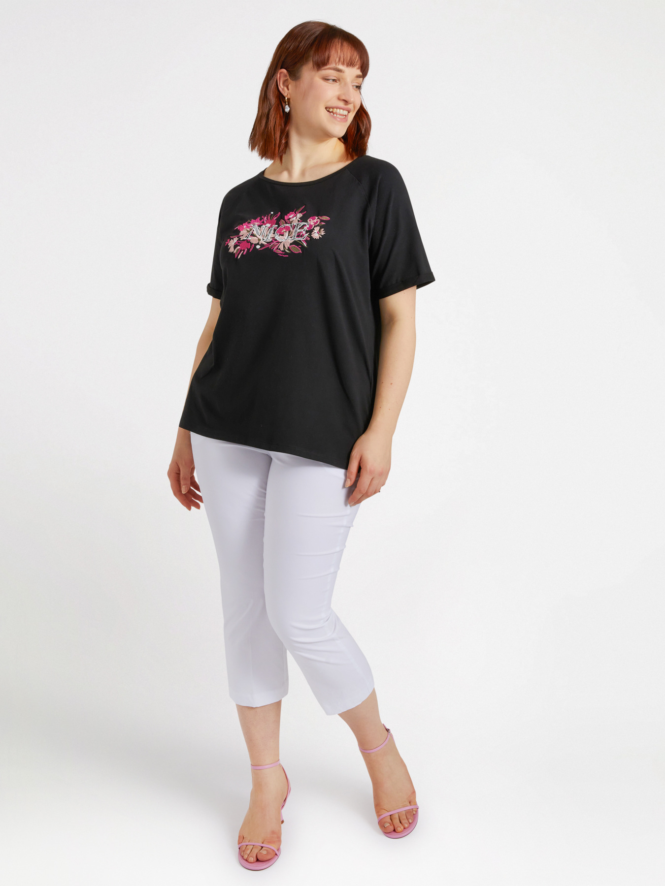 T-shirt con scritta NICE in paillettes image number 2