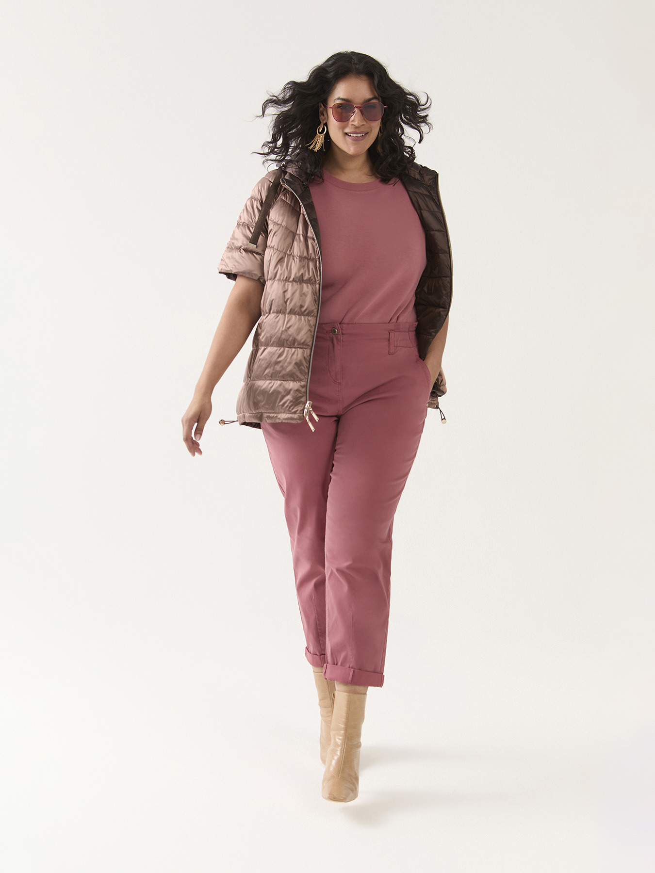 Reversible short-sleeve puffer jacket image number 0