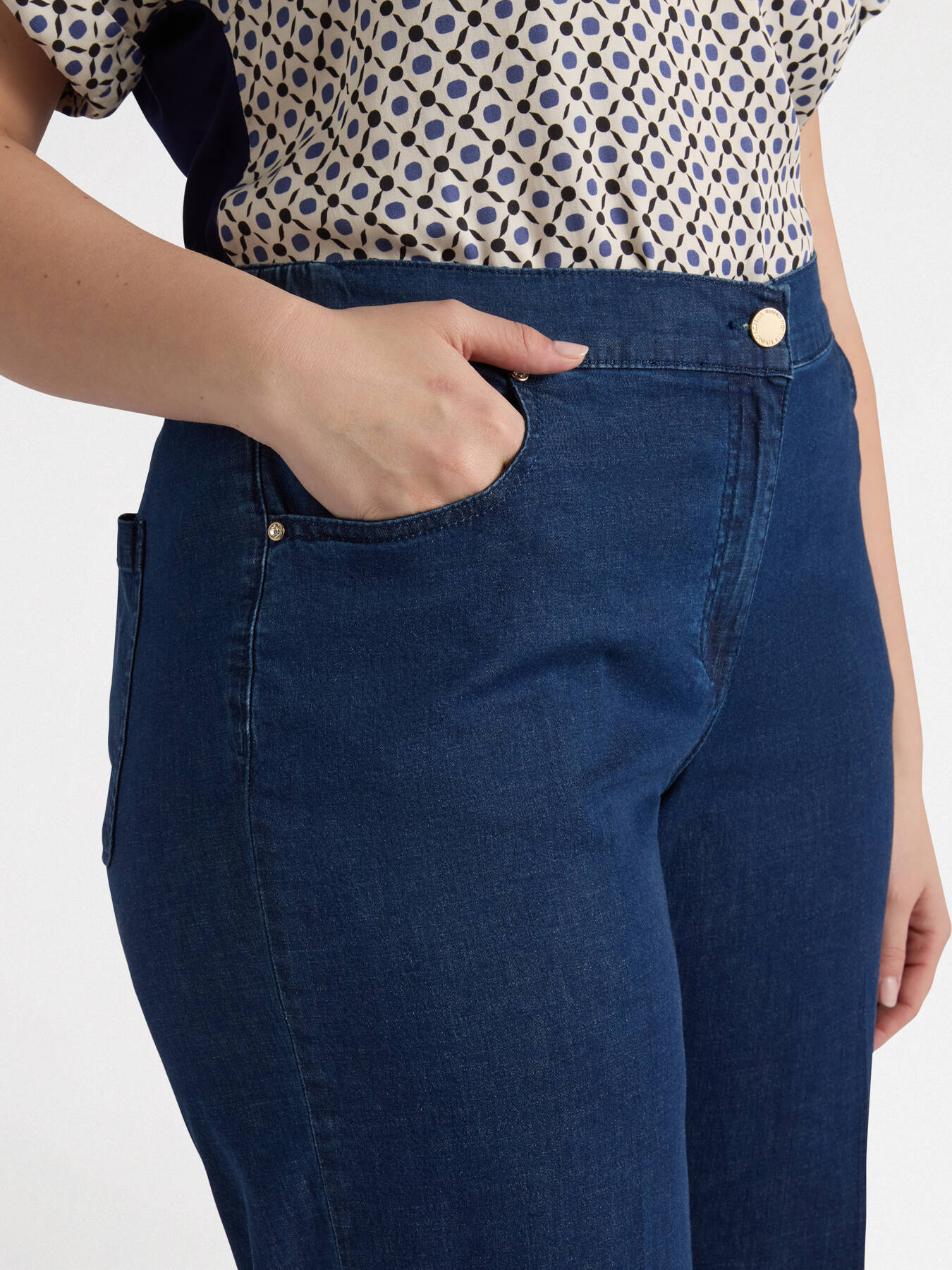 Cropped jeans image number 3
