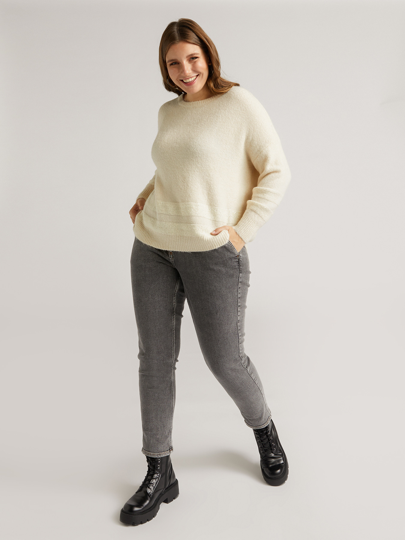 Pullover mit Pailletten image number 2