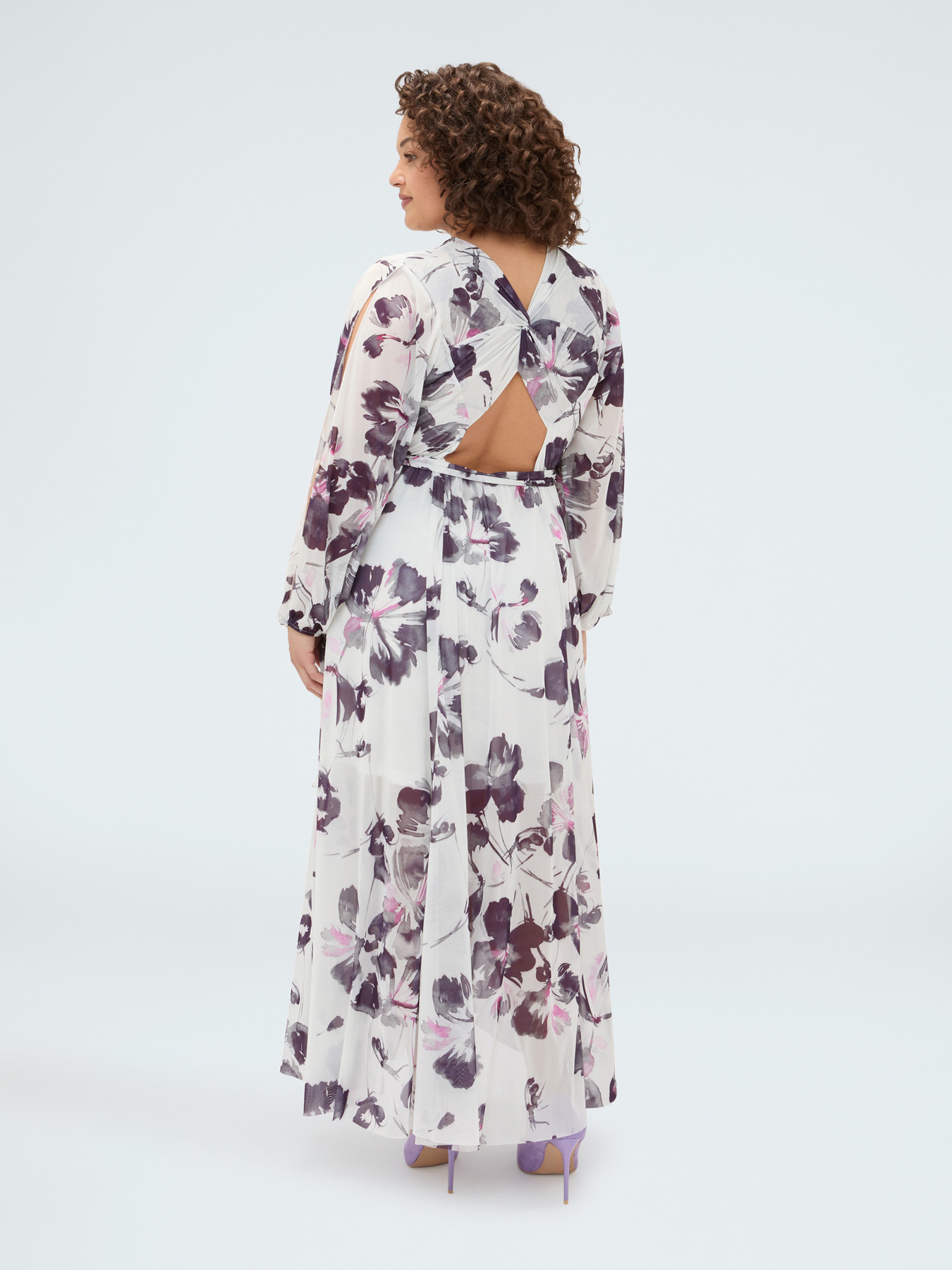 Long dress with floral print image number 1