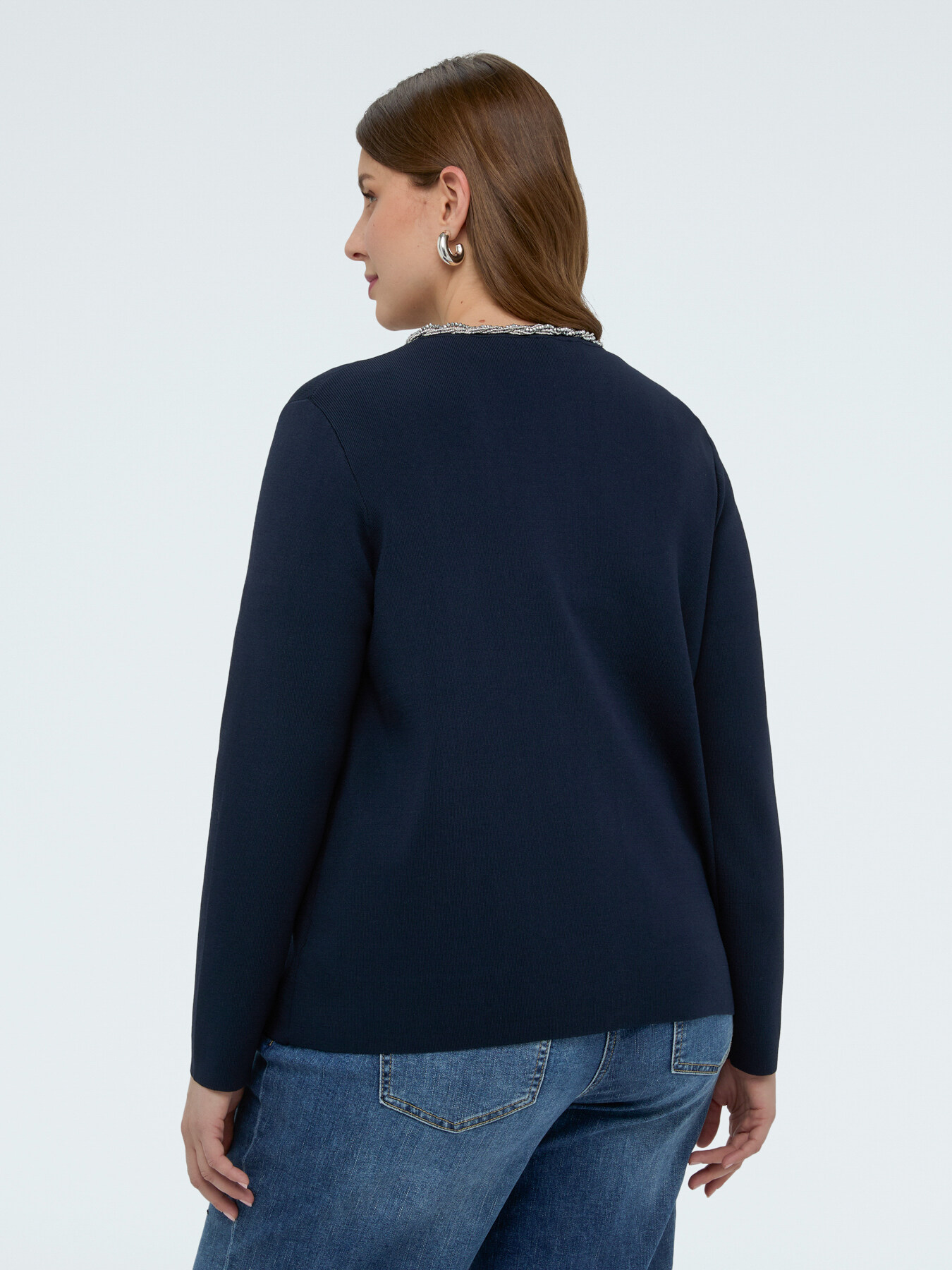 Cardigan in maglia fine con collana applicata image number 1