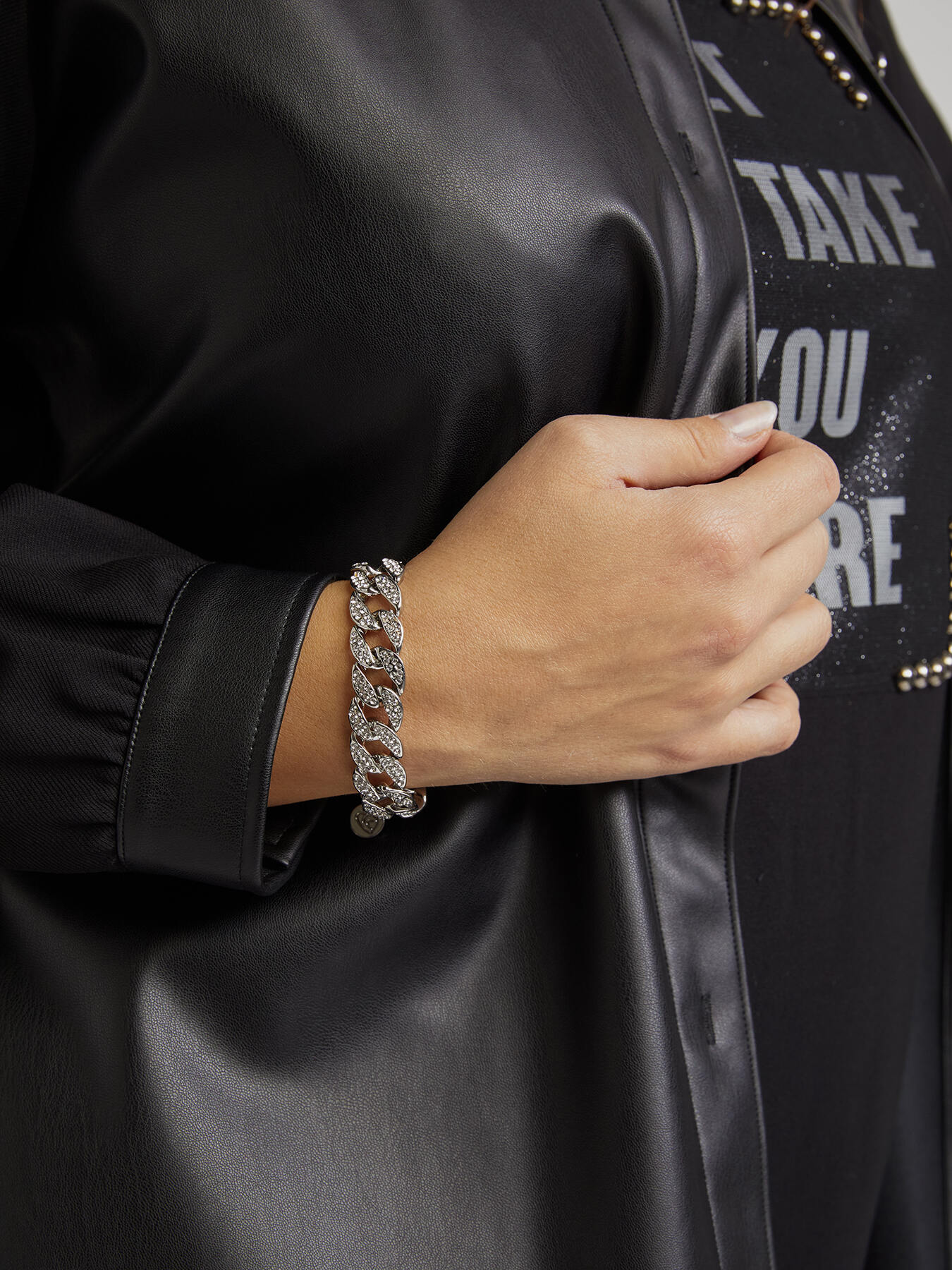 Bracelet avec chaîne en tricot et cristaux image number 0