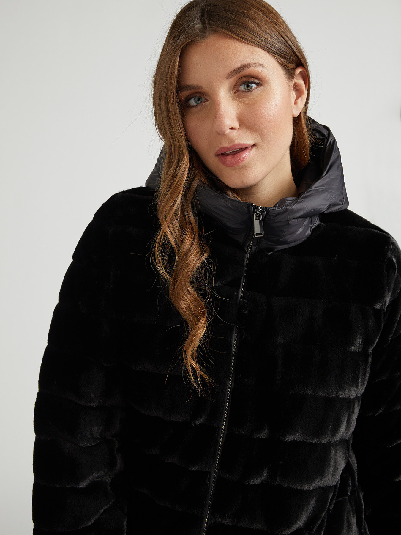 Piumino in tessuto effetto pelliccia image number 2