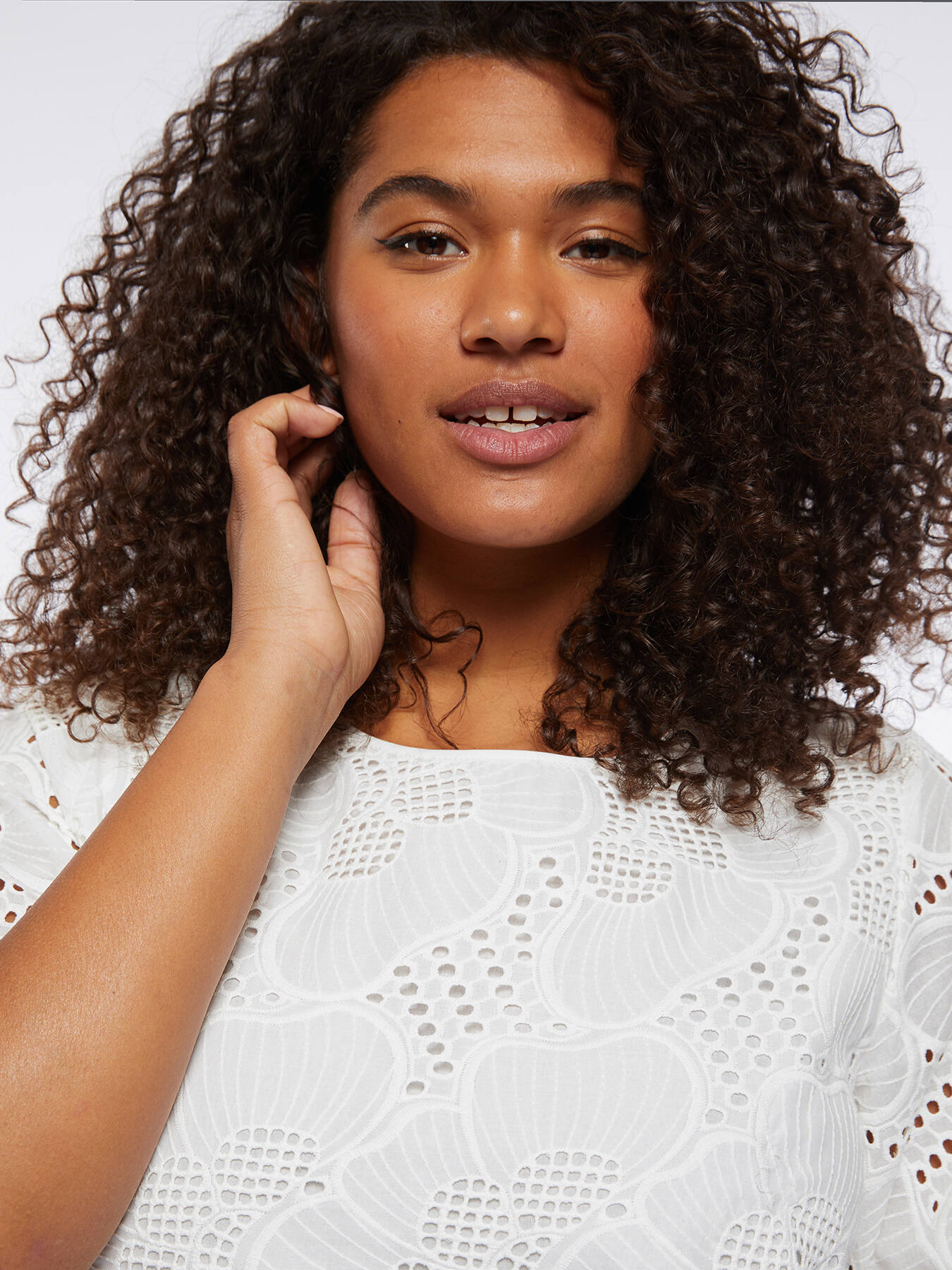 Blusa floreale in Sangallo image number 3