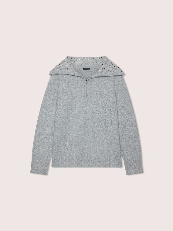 Sweater with collar and shiny appliqu&eacute;s
