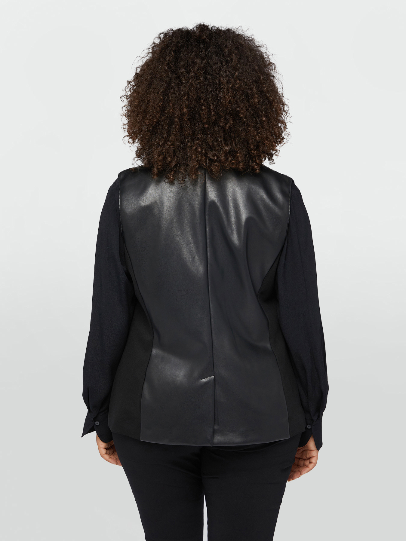 Dual-fabric waistcoat image number 4