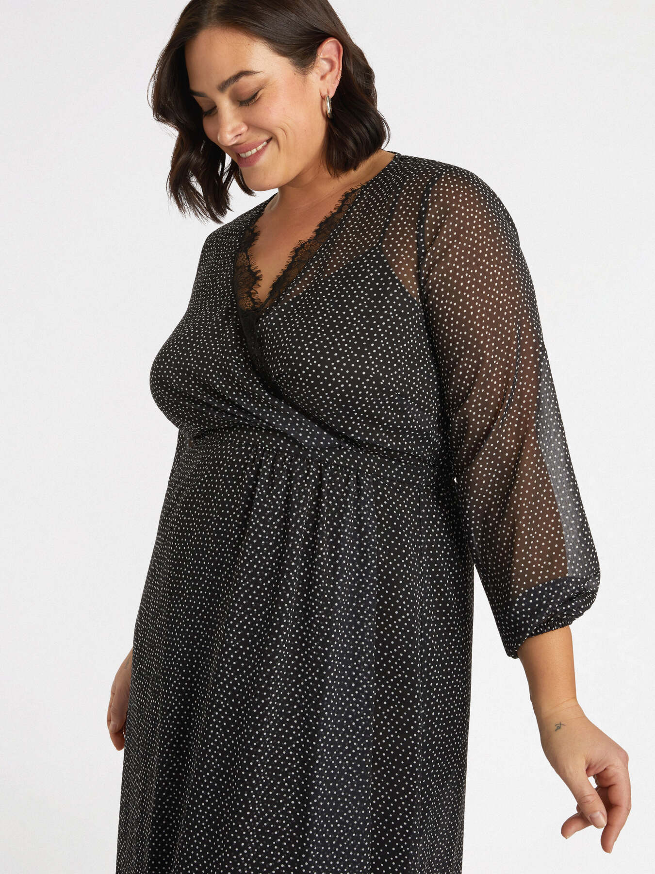 Gepunktetes Kleid mit &Uuml;berkreuzung vorne image number 3