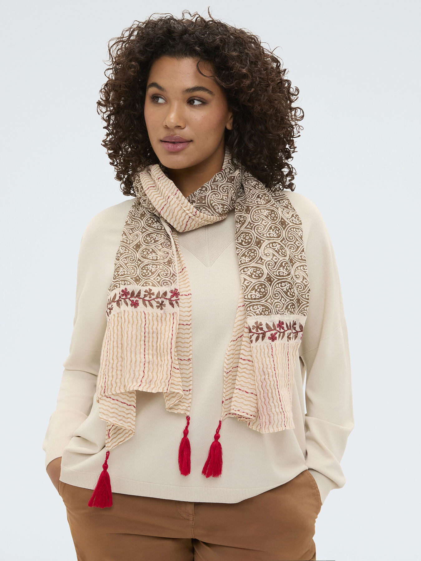 Scarf with tassels image number 0