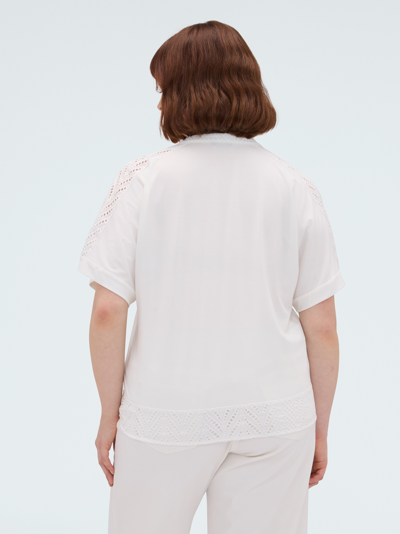 Bluse aus Lochstickerei mit Knotendetail image number 1