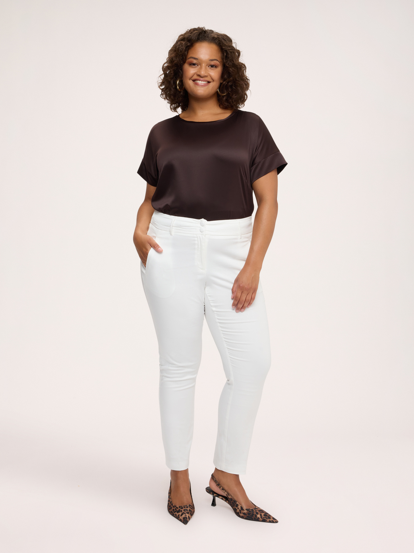 Zweifarbiges T-Shirt aus Satin und Jersey image number 2