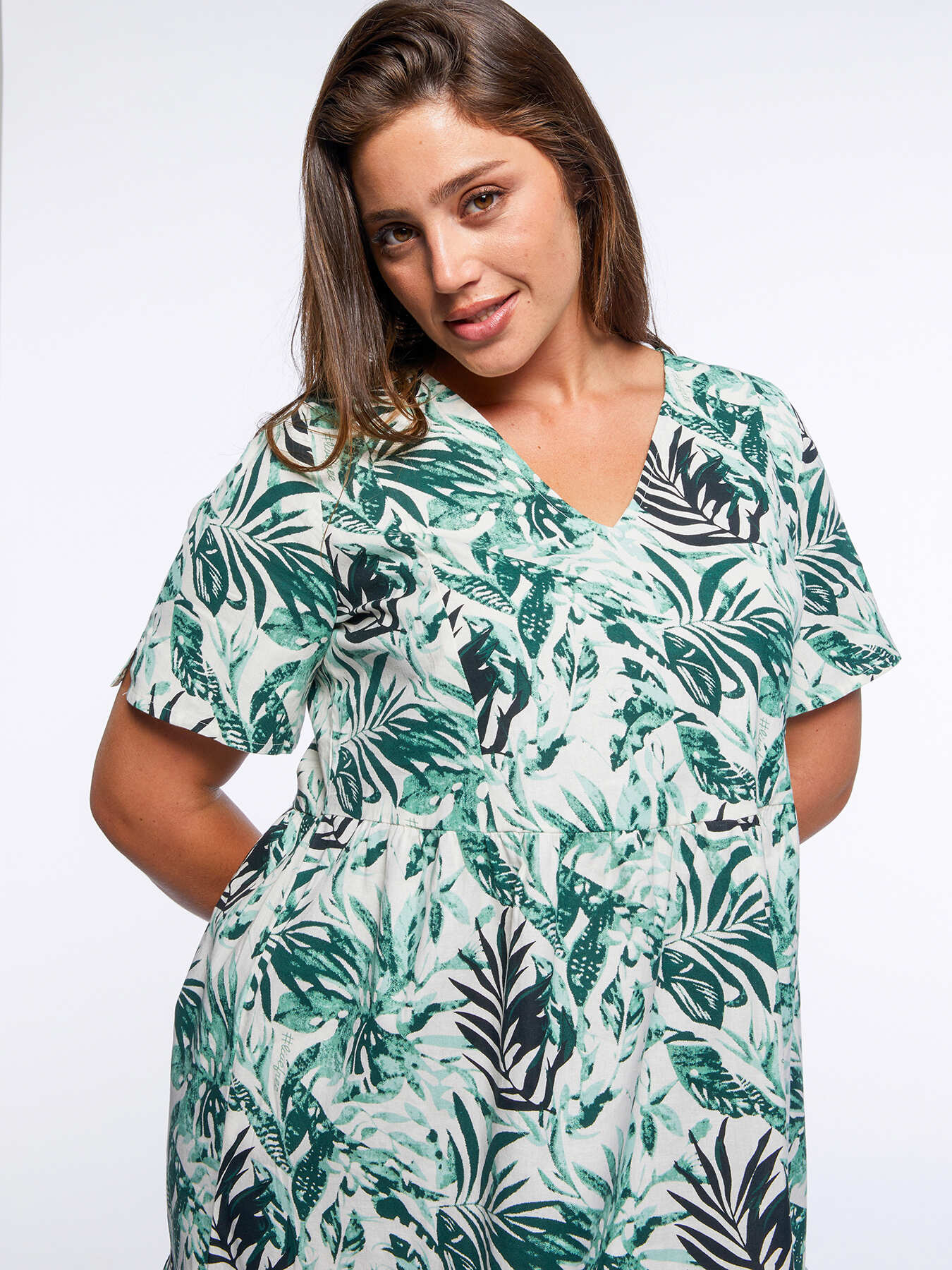 Robe en lin et coton avec imprim&eacute; jungle image number 3