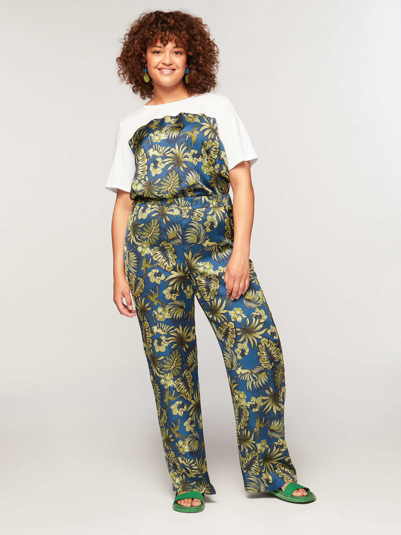Trousers with tropical print image number 0