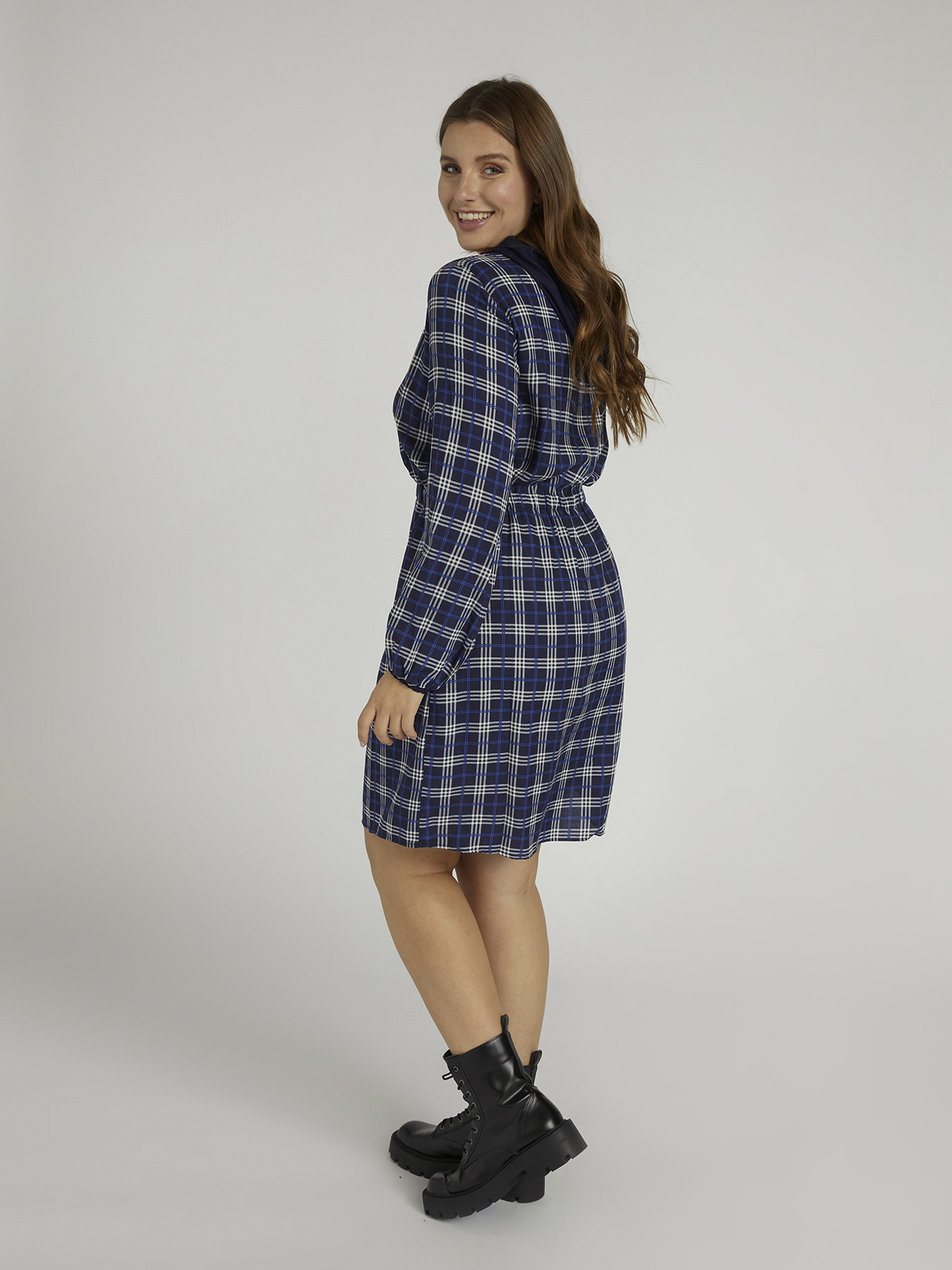 Vestito checks con cappuccio image number 1