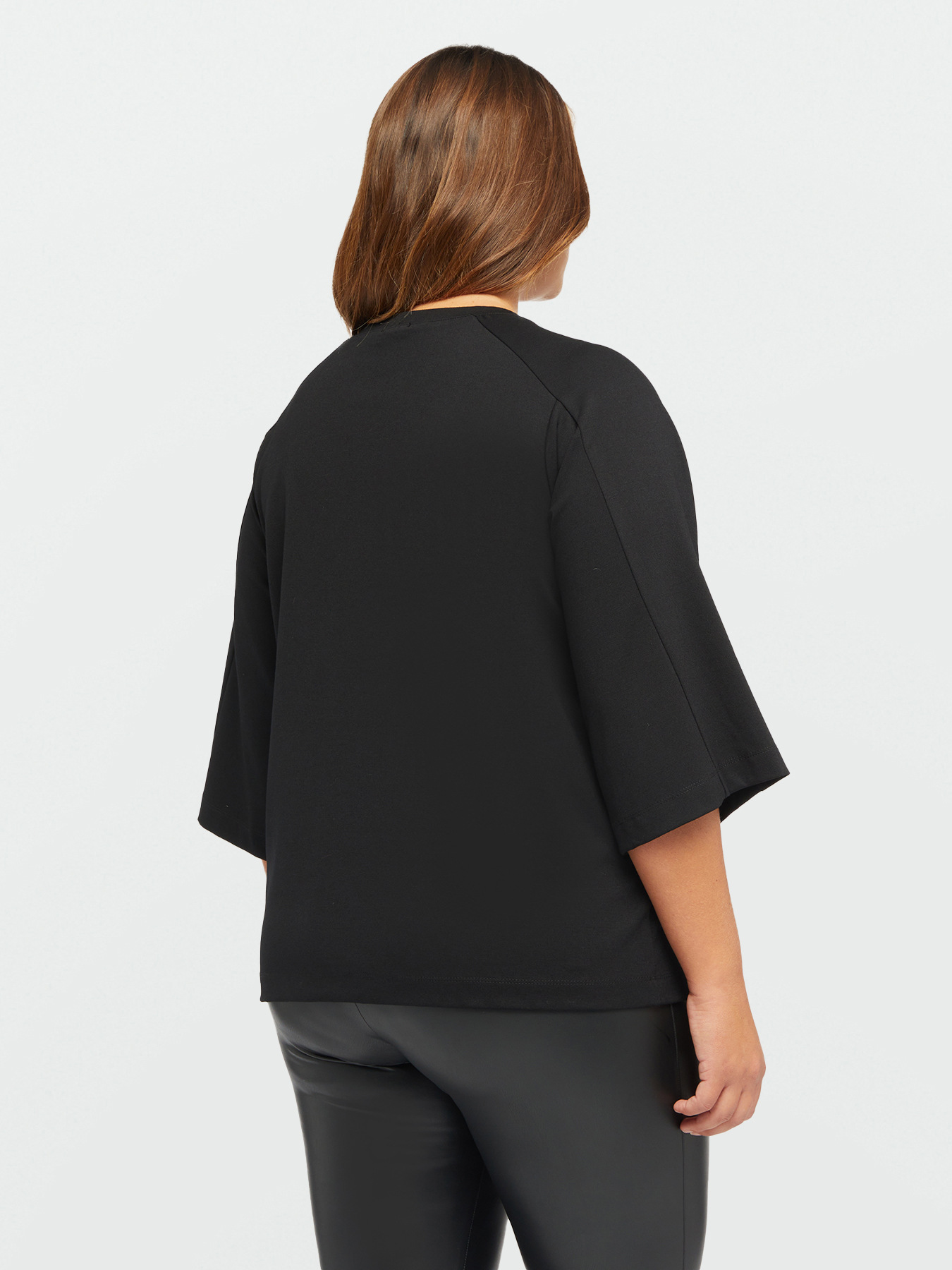 Sudadera con cristales y plumas image number 1