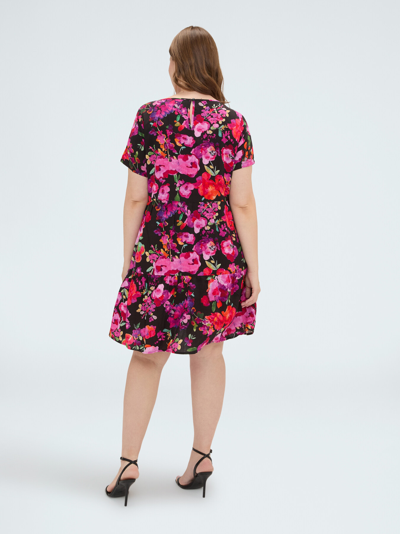 Robe &agrave; fleurs en viscose image number 2