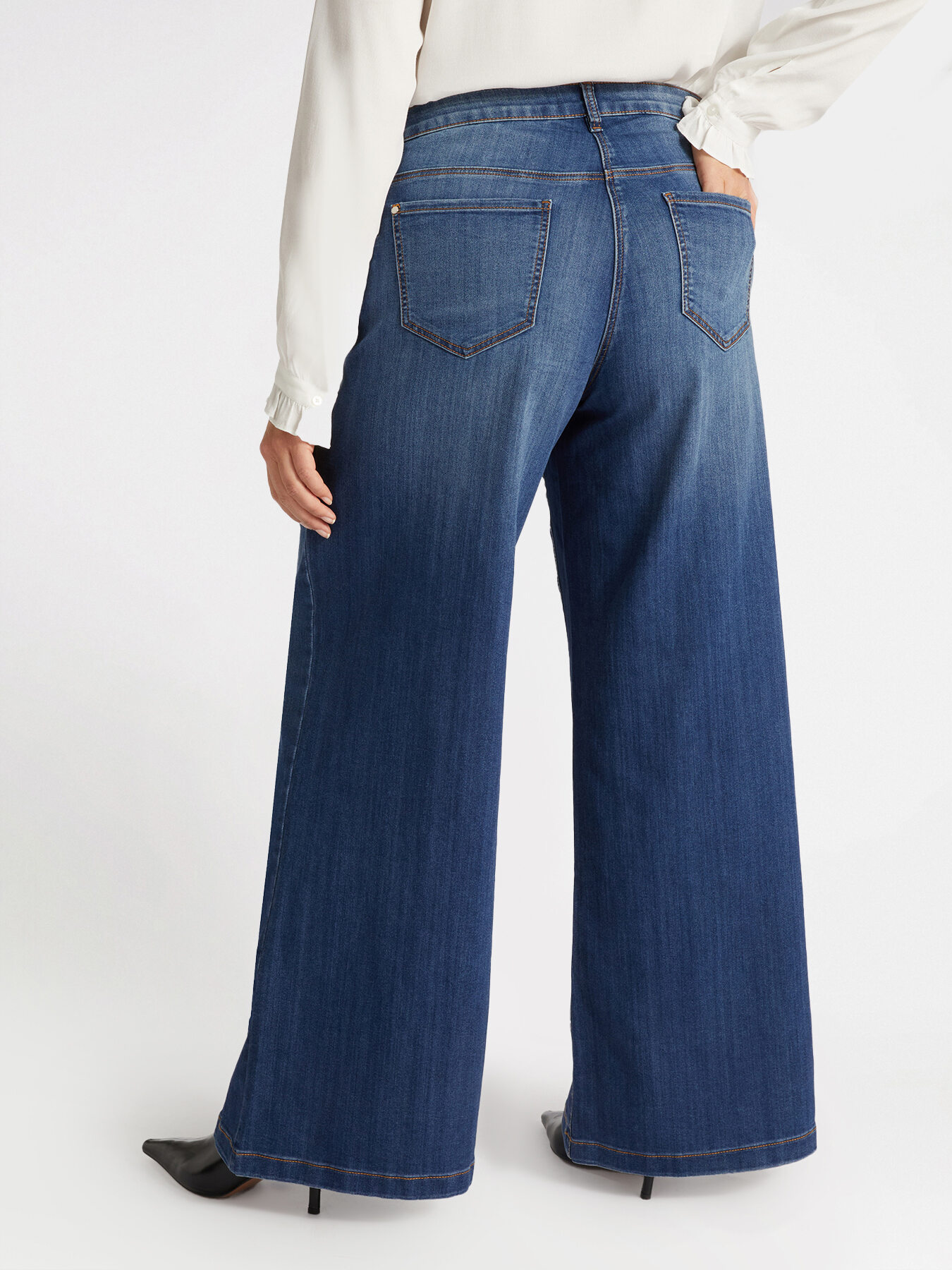 Wide leg jeans image number 1