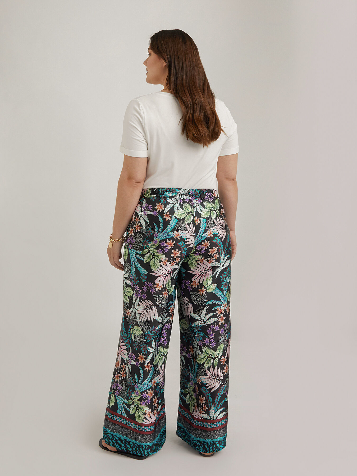 Pantalones con estampado de jungla image number 1
