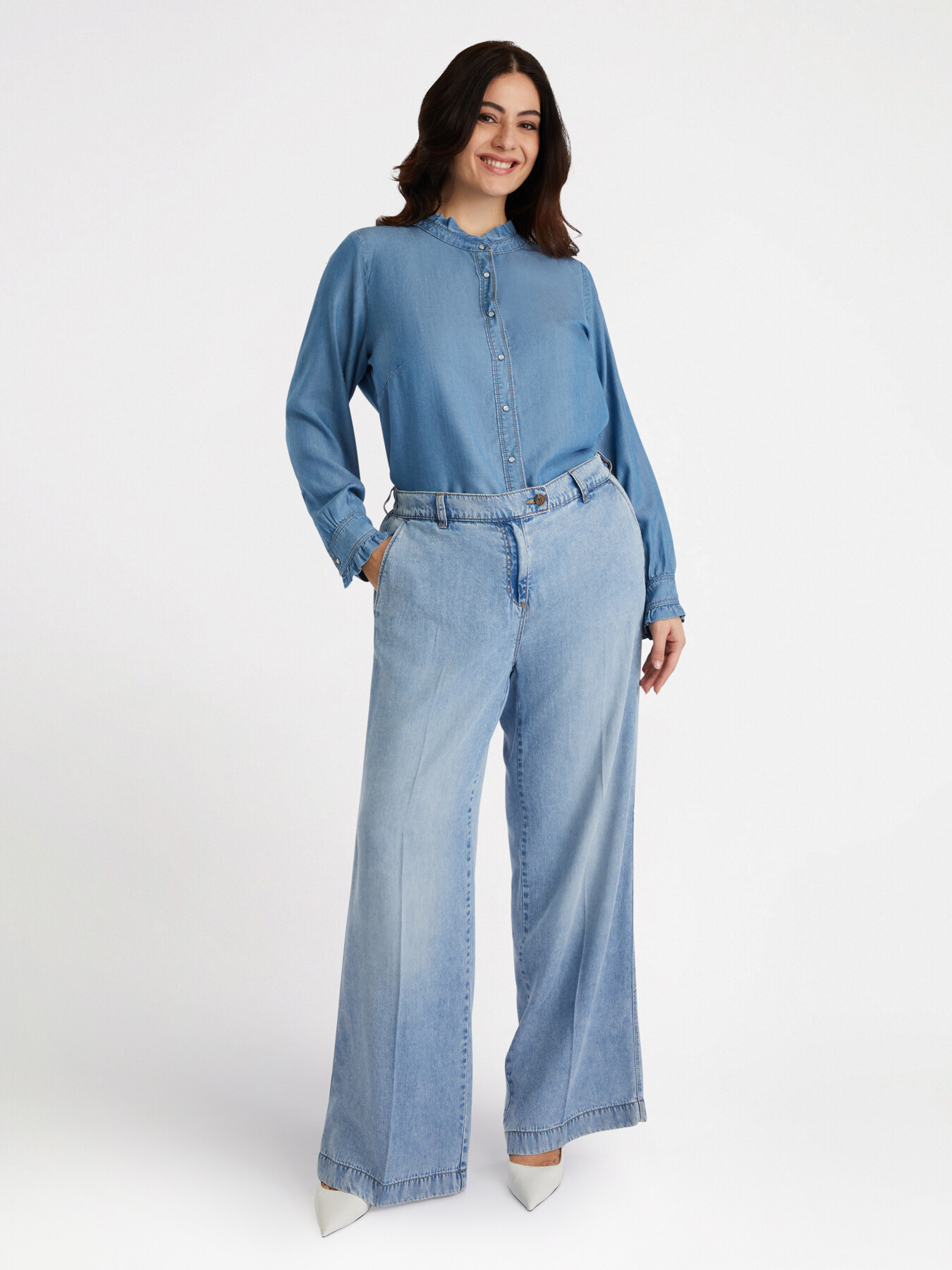 Light wash denim shirt image number 3