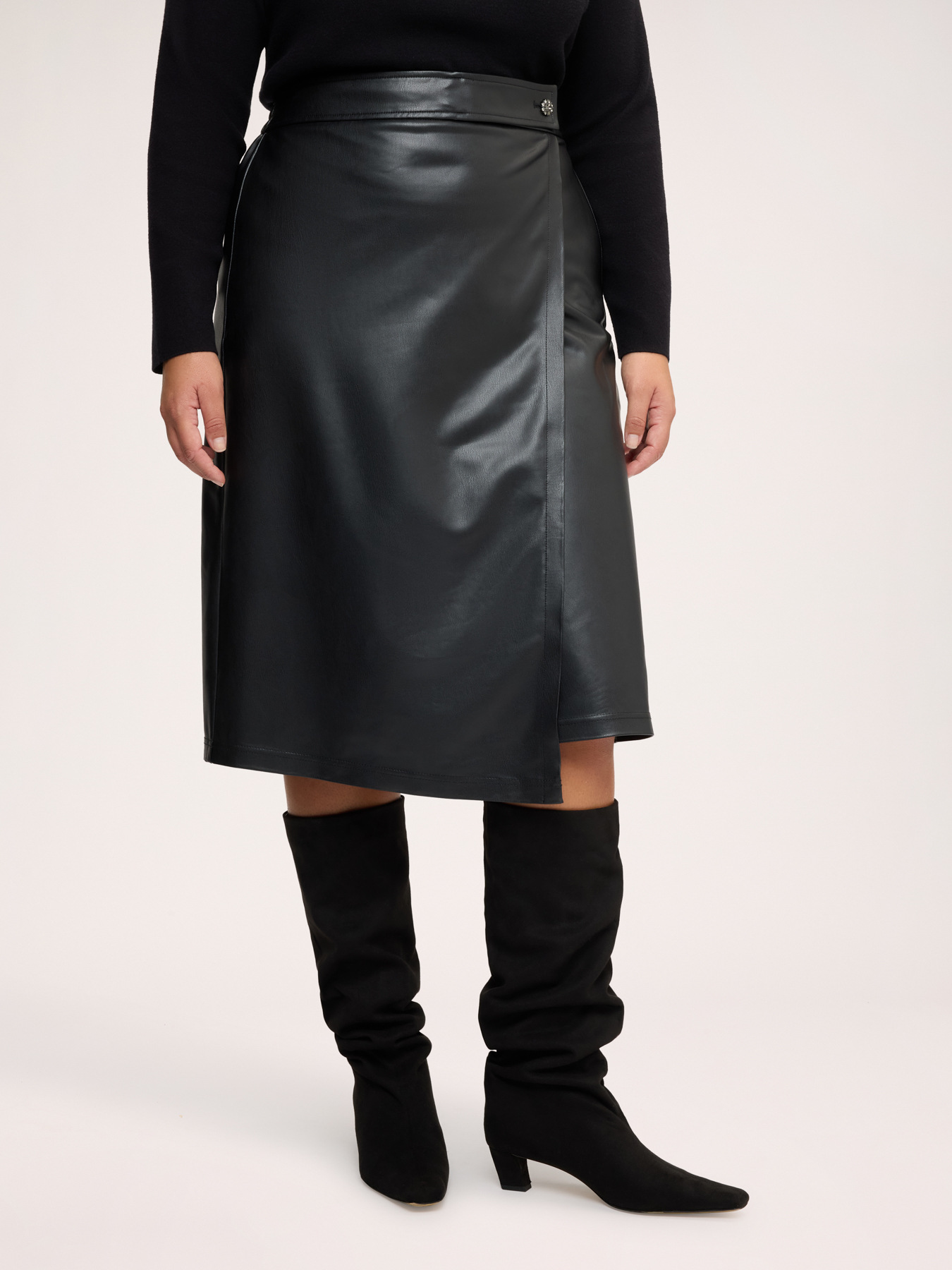 Jupe midi portefeuille avec bouton bijou image number 0